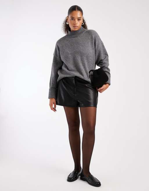ASOS DESIGN Curve leather-look tailored shorts in black, 2 of 5