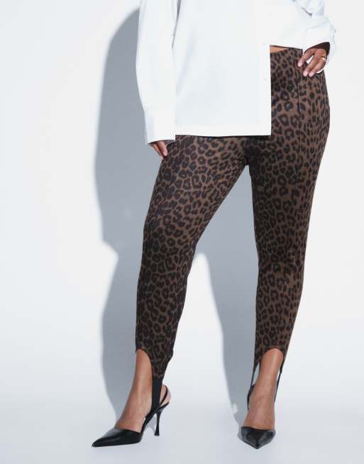 ASOS DESIGN Curve - Leggings con cavallo a spallina e stampa leopardata, 5 di 9