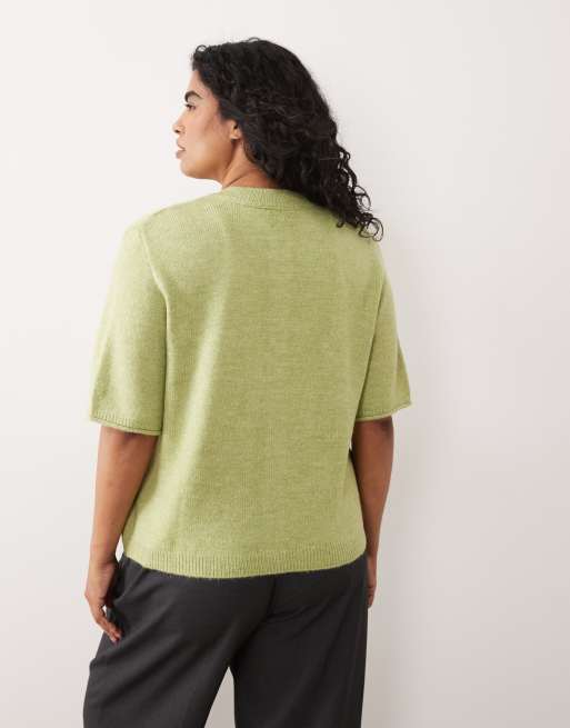 ASOS DESIGN Curve lightweight relaxed short sleeve cardigan in pistachio, 2 of 4