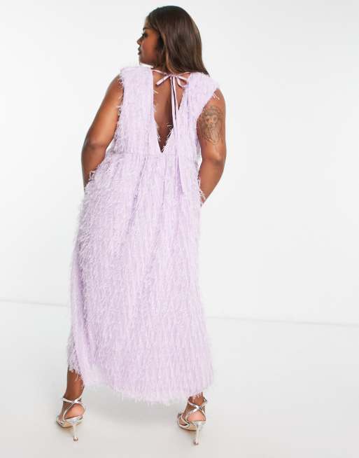 ASOS DESIGN Curve – Lila panelsydd midiklänning i fluffigt material med axelvaddar och v-ringning, 2 av 4