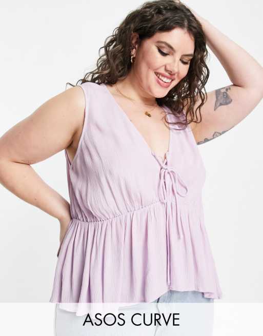 ASOS DESIGN Curve - Lilla camitop i krølstof med bindebånd foran og peplumkant