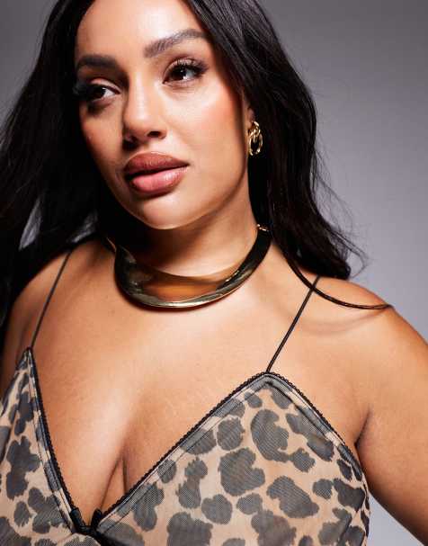 ASOS DESIGN Curve Limited Edition torque choker with wide abstract twist design in gold tone - view 1