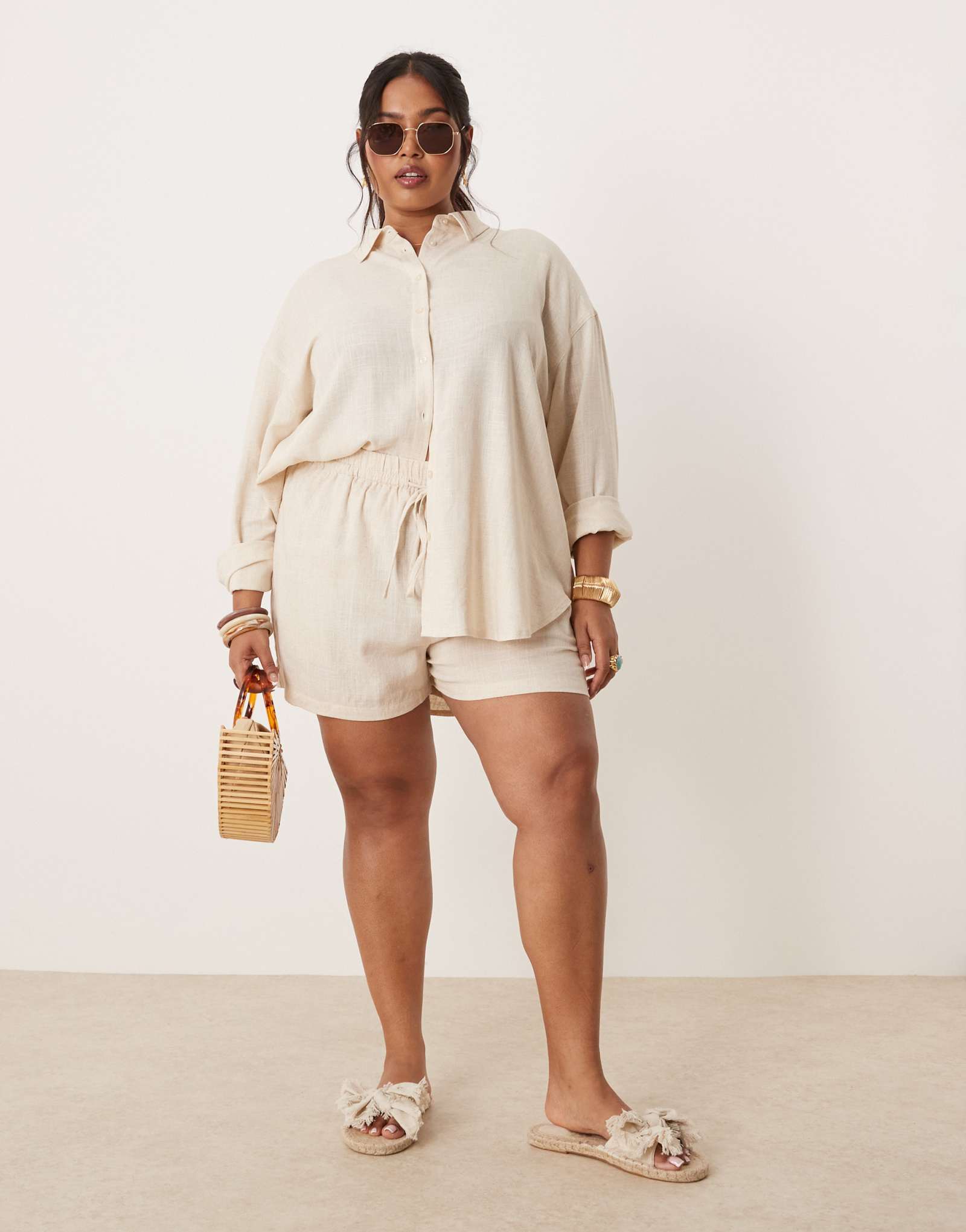 Облегающие шорты из льняной смеси ASOS DESIGN Curve цвета камня