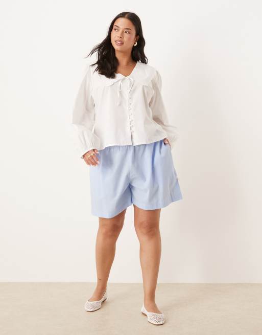 ASOS DESIGN Curve linen blend shirred contrast waist shorts in blue, 2 of 5