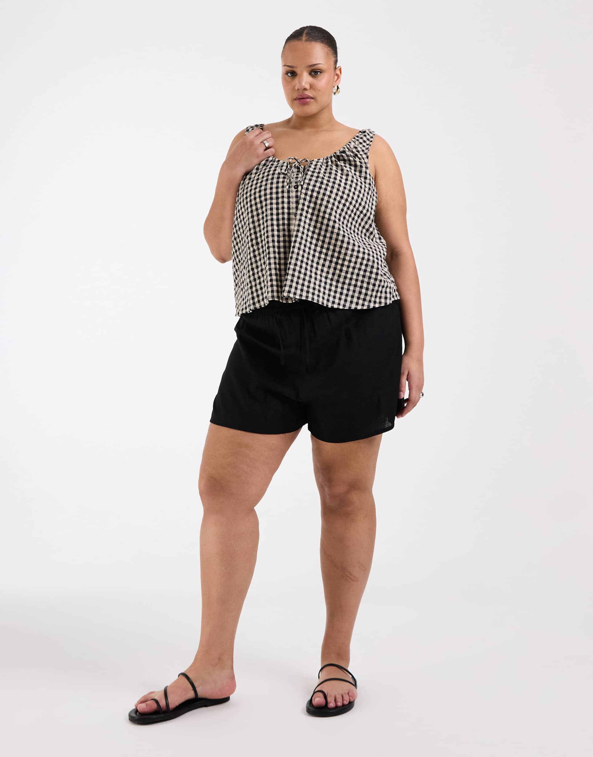 asos design curve linen blend shorts in black