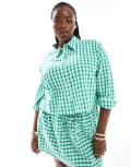 [ASOS Curve] ASOS DESIGN Curve linen look crop shirt in green gingham (part of a set) 18 Green gingham