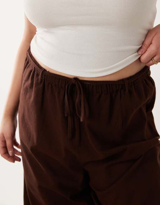 ASOS DESIGN Curve linen look pull on pants in chocolate, 3 of 5
