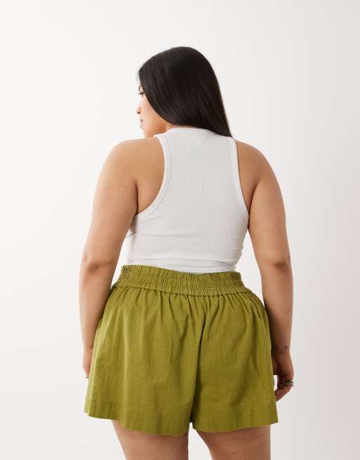 ASOS DESIGN Curve linen look pull on shorts in olive, 5 of 5