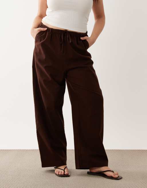 ASOS DESIGN Curve linen look pull on trousers in chocolate, 2 of 5