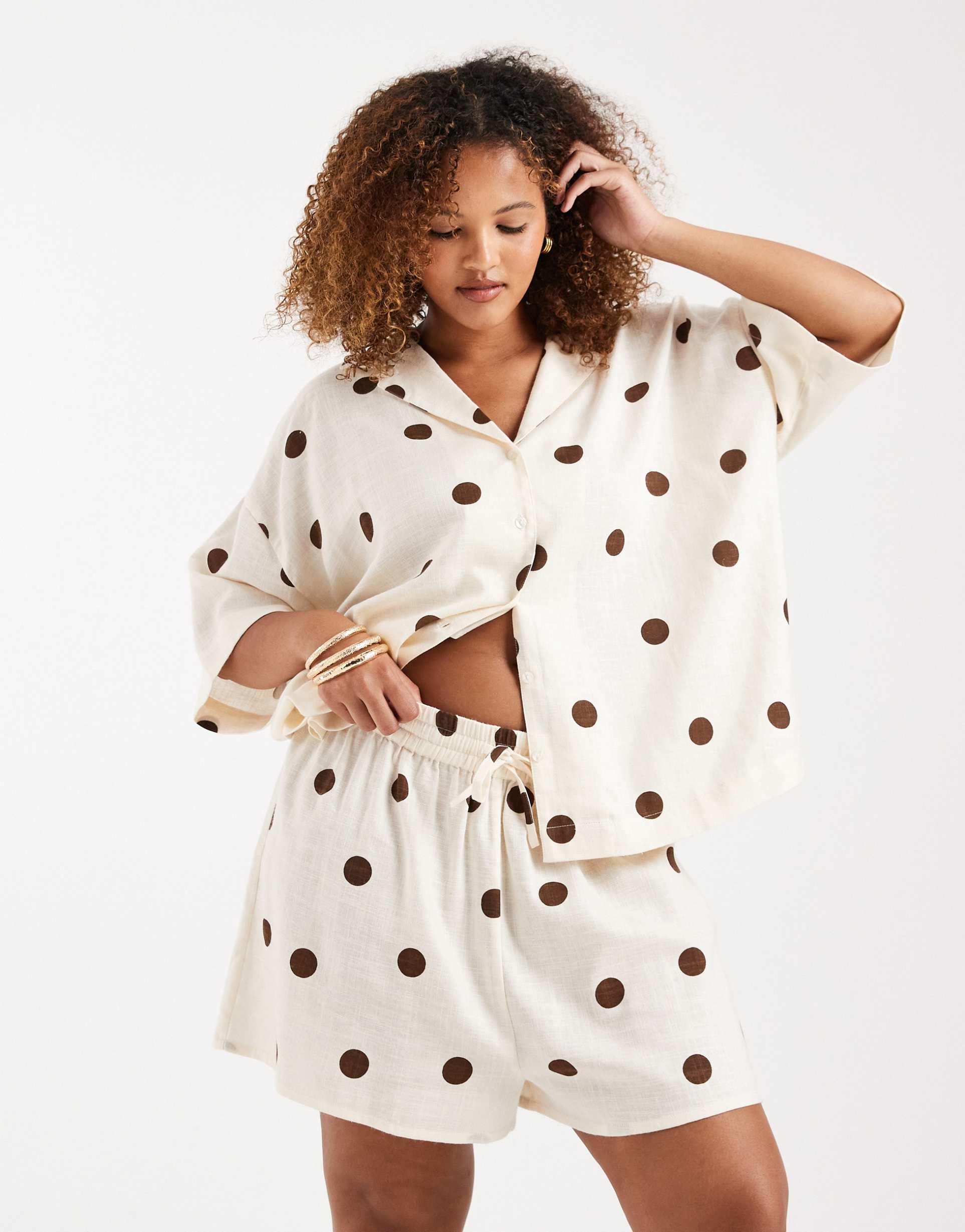 asos design curve linen mix shorts in polka dot - part of a set