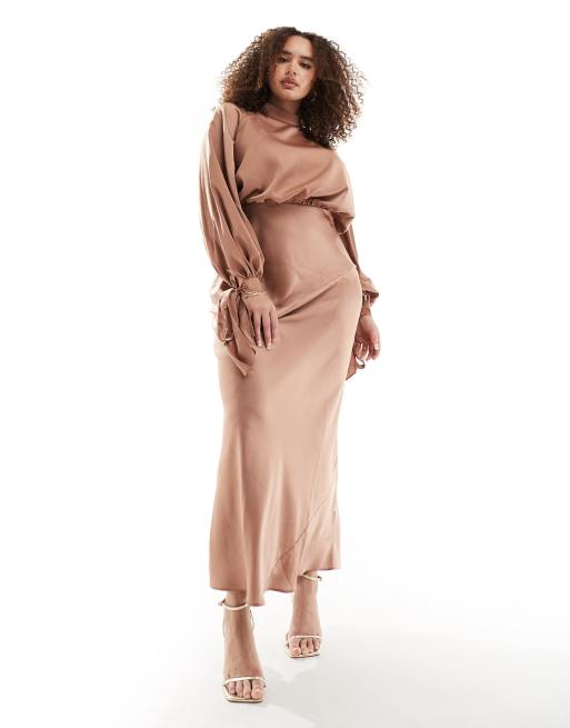 ASOS DESIGN Curve – Ljusbrun  maxiklänning i satin med ballongärmar och hög krage