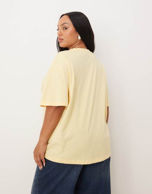 ASOS DESIGN Curve – Ljusgul t-shirt i oversize med surftryck, 4 av 4