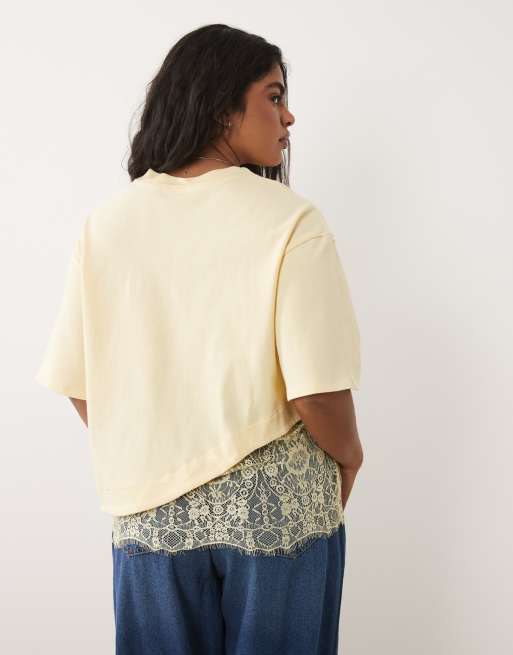 ASOS DESIGN Curve – Ljusgul t-shirt med korta ärmar och spetsfåll, 4 av 4