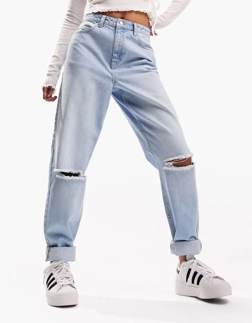 ASOS DESIGN Curve – Locker geschnittene Mom-Jeans in Hellblau mit hohem Bund und Knierissen, 2 von 5