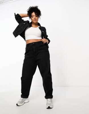 ASOS DESIGN Curve - Locker geschnittene Mom-Jeans in Schwarz mit hohem Bund