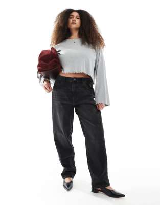 ASOS DESIGN Curve - Locker geschnittene Mom-Jeans in Schwarz mit hohem Bund