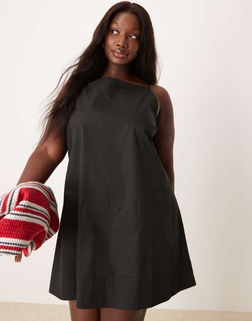 ASOS DESIGN Curve – Locker geschnittenes Sommerkleid in Minilänge in Schwarz mit U-Boot-Ausschnitt, 2 von 4