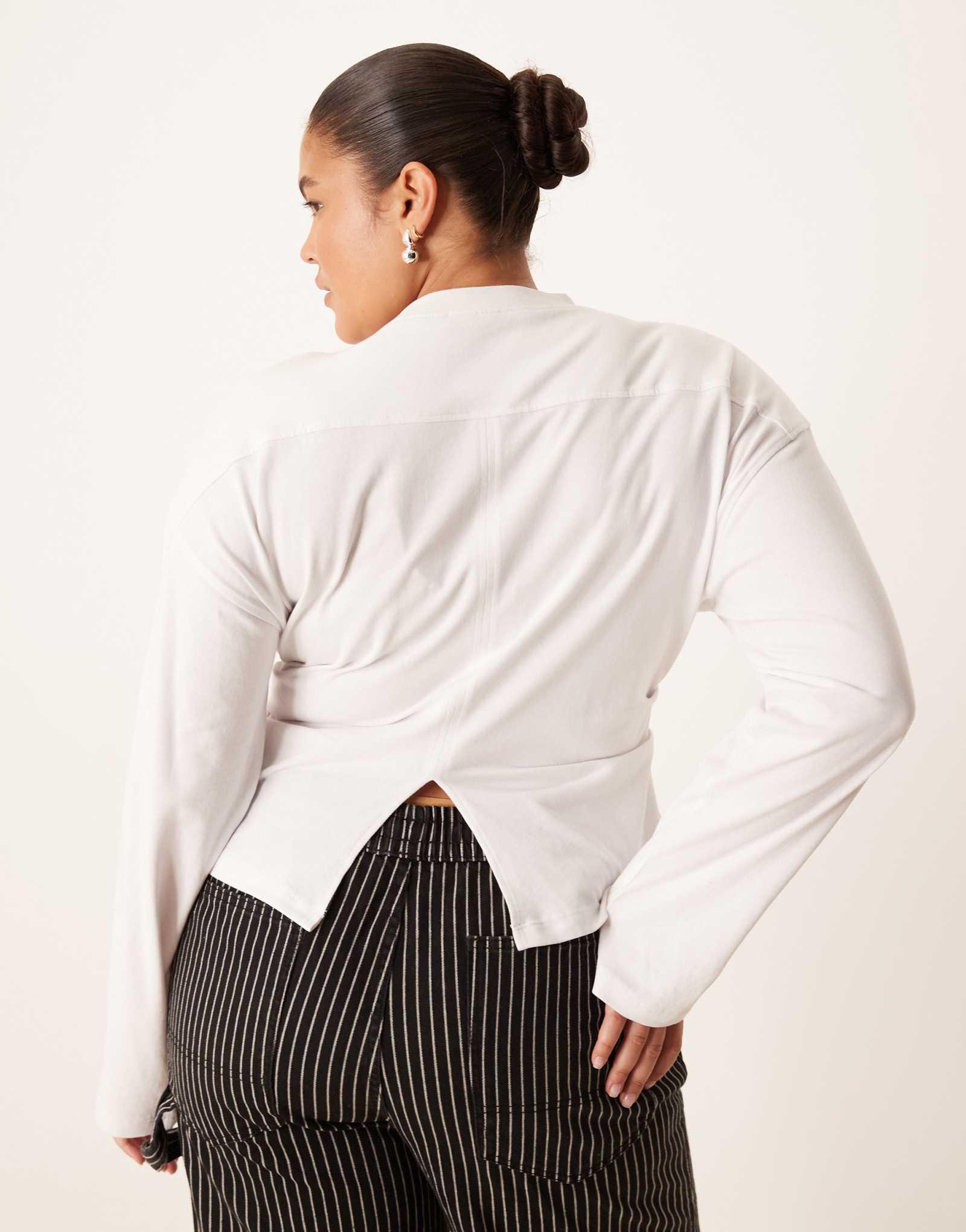 Футболка с корсетной талией ASOS DESIGN Curve с длинным рукавом белого цвета