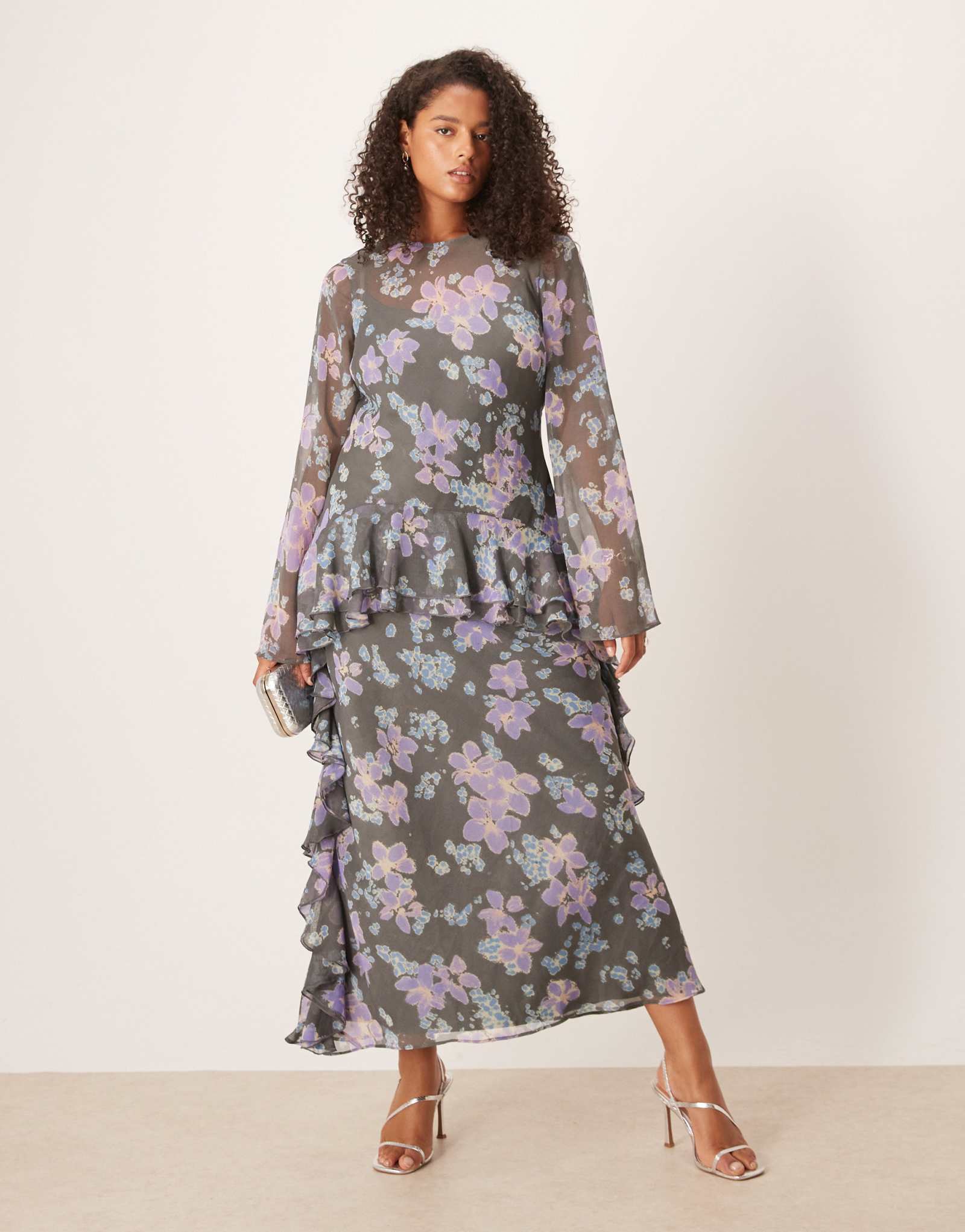 Шифоновое макси-платье ASOS DESIGN Curve с длинным рукавом и оборками по низу синего цвета в цветочек