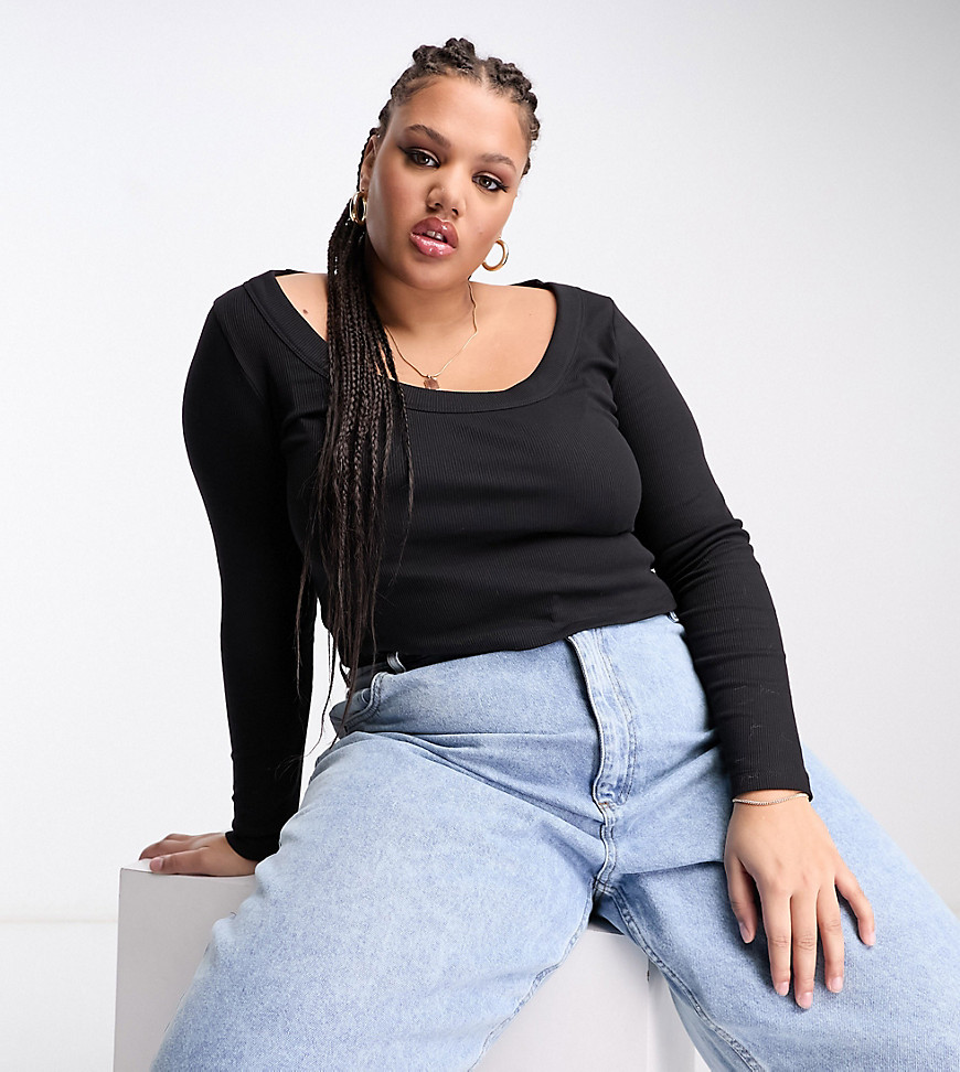 Tops by ASOS Curve File under: basics Scoop neck Long sleeves Cropped length Regular fit
