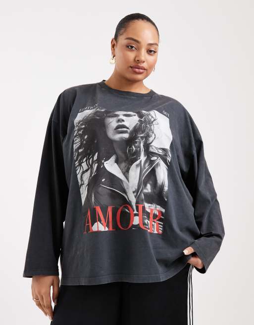 ASOS DESIGN Curve long sleeve t-shirt with amour magazine graphic in charcoal, 2 of 4