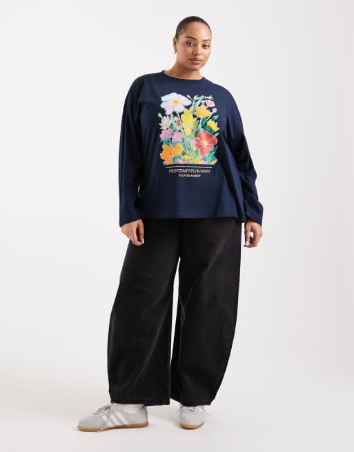 ASOS DESIGN Curve long sleeve T-shirt with floral graphic in navy, 3 of 4
