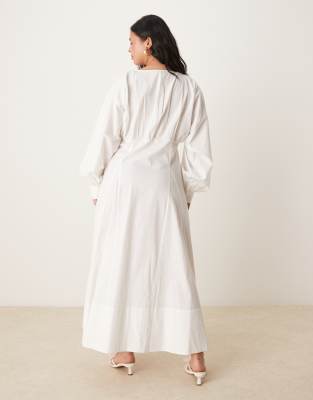 ASOS DESIGN Curve long sleeve v neck poplin maxi dress in white | ASOS