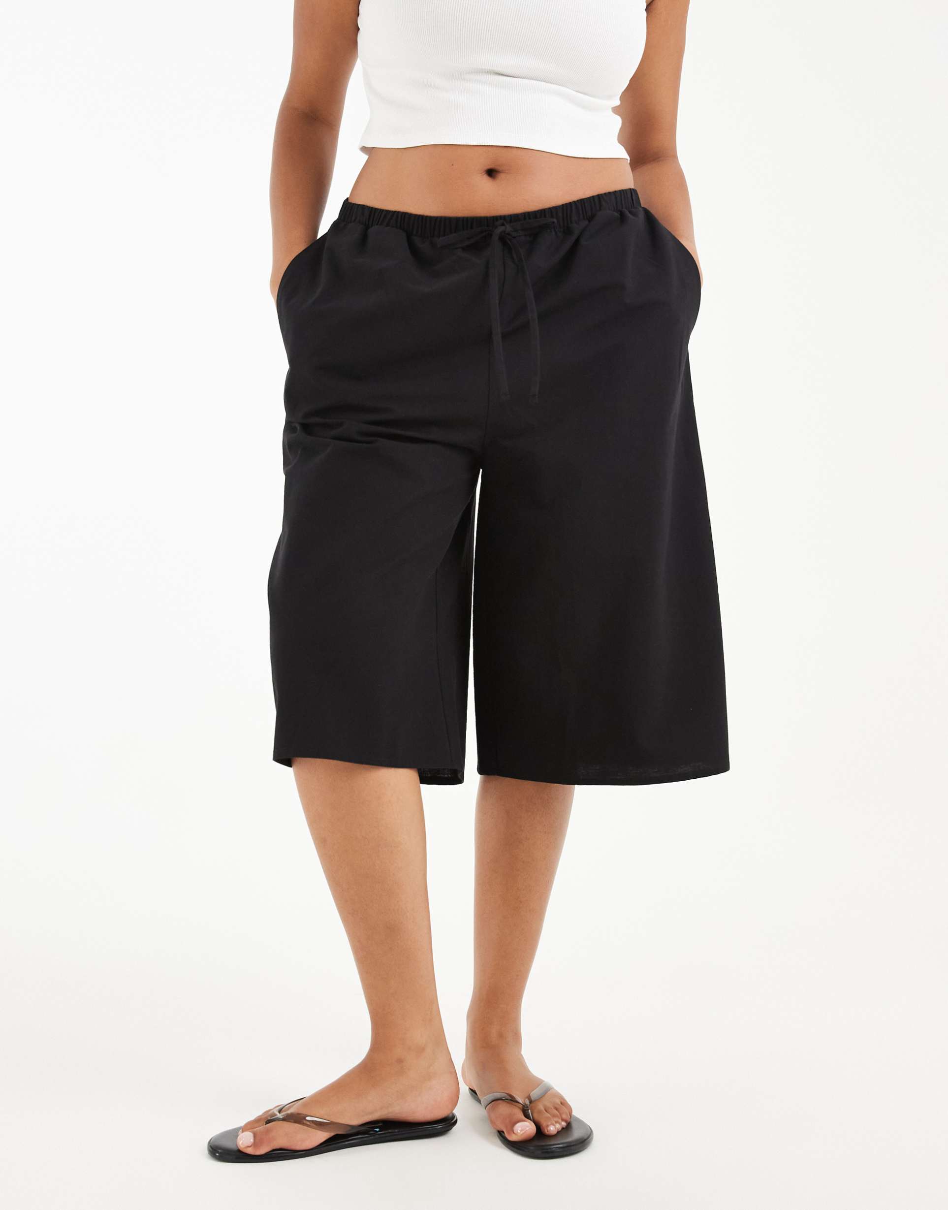 asos design curve longline bermuda shorts in black linen look
