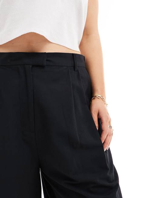 ASOS DESIGN Curve longline high waisted tailored shorts with linen in black, 5 of 5