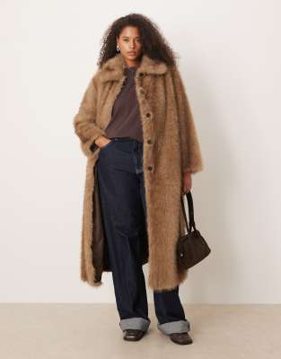 ASOS DESIGN Curve - Longline-Mantel aus Kunstpelz in Braun mit Blende-Brown