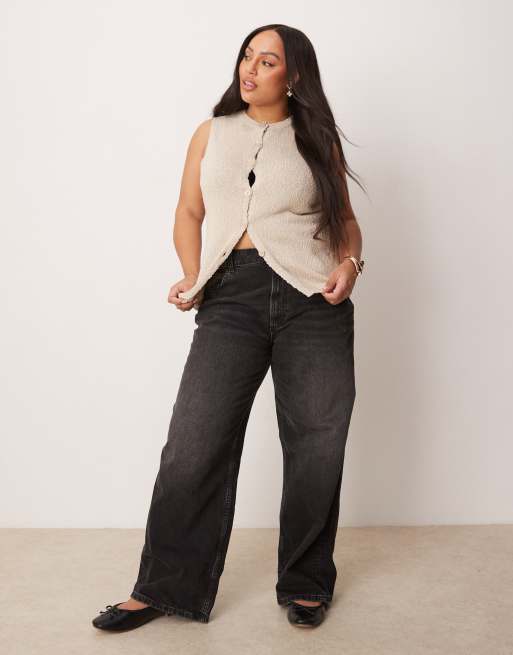 ASOS DESIGN Curve – Longline-Strickweste aus Bouclé-Garn in neutralem Farbton mit Rundhalsausschnitt, 2 von 4