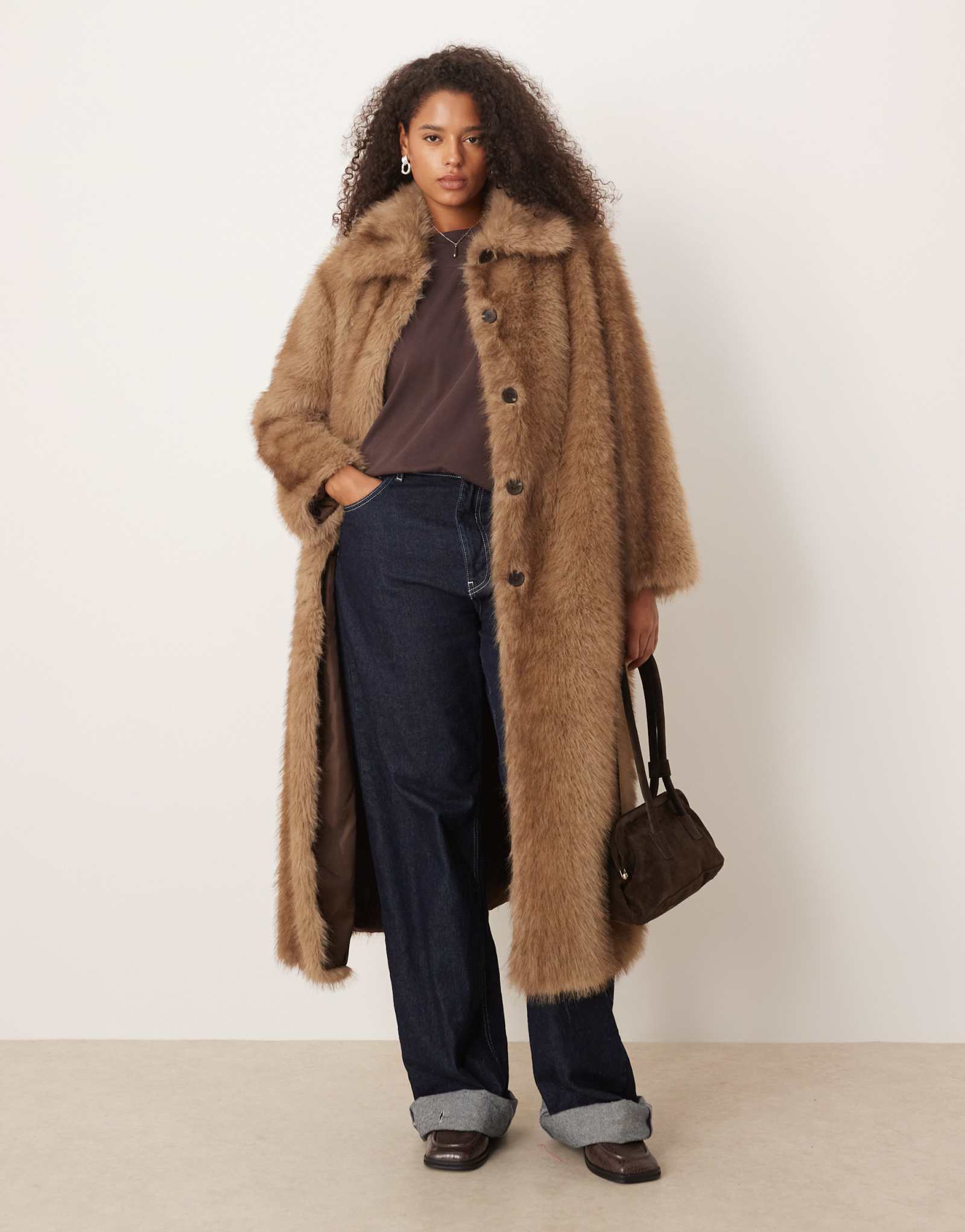 Автомобильное пальто из искусственного меха ASOS DESIGN Curve с удлиненным верхом коричневого цвета