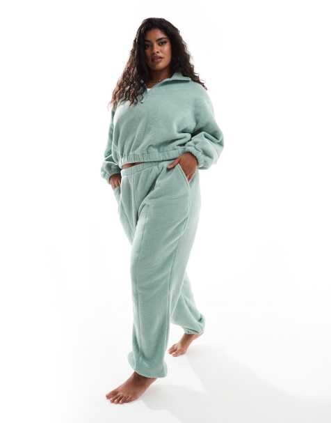 ASOS DESIGN Curve – Lounge-Jogginghose aus Microfleece in Salbeigrün - view 1