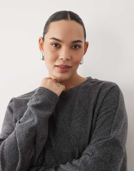 ASOS DESIGN Curve Lounge Mix & Match leichtes Fleece-Langarmshirt mit lockerer Passform in Anthrazit, 2 von 4