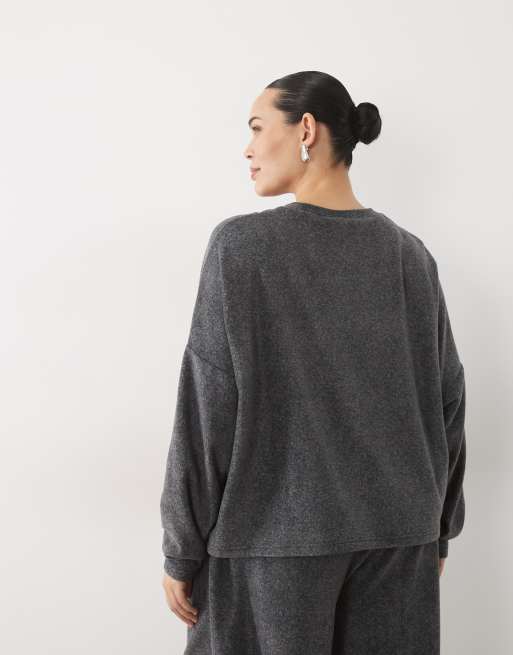 ASOS DESIGN Curve Lounge Mix & Match leichtes Fleece-Langarmshirt mit lockerer Passform in Anthrazit, 4 von 4