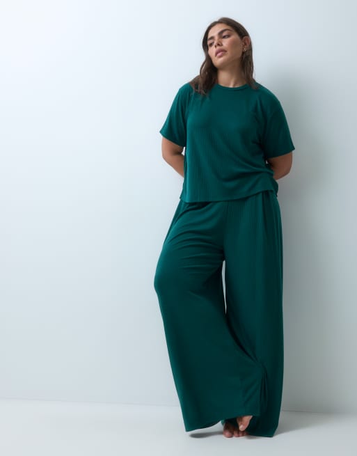 ASOS DESIGN Curve lounge mix & match lounge rib oversized pyjama tee with side split in dark green, 2 of 5