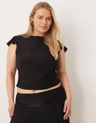 ASOS DESIGN Curve - Luftiges Oberteil in Schwarz mit Raffung unter der Brust und Flügelärmeln, Kombiteil