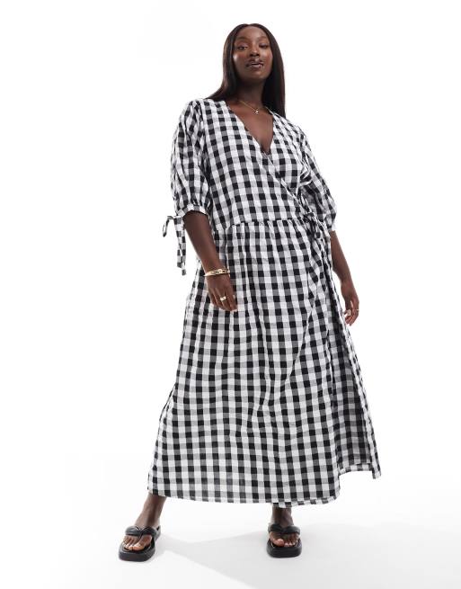 ASOS DESIGN Curve – Luźna kopertowa luźna sukienka midi w czarno-białą kratkę vichy