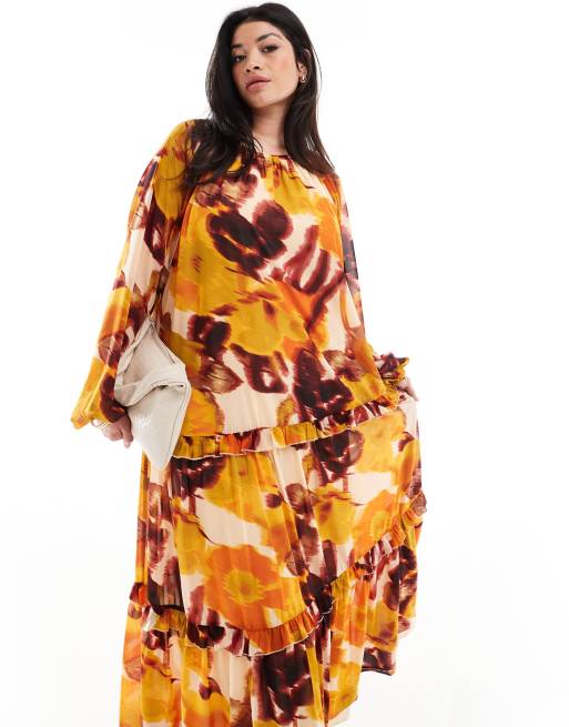 ASOS DESIGN Curve  – Luźna sukienka maxi z zabudowanym dekoltem, falbanką i rozmytym kwiatowym wzorem