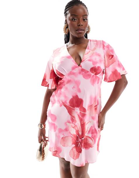 ASOS DESIGN Curve - Lyserød minikjole i satin med flagreærmer og blomstermønster - view 1