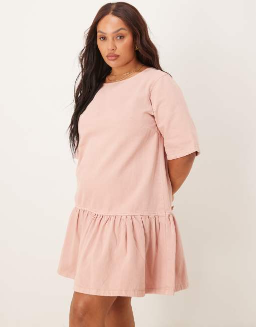 ASOS DESIGN Curve - Lyserød T-shirt-minikjole med sænket talje i denim, 2 af 4