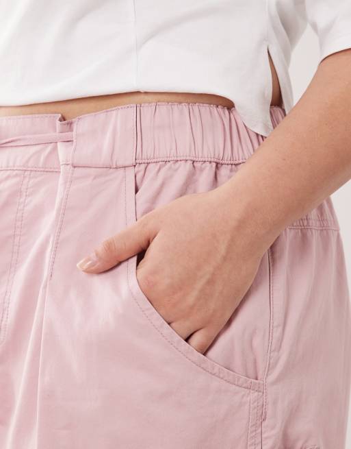ASOS DESIGN Curve - Lyserøde pull-on-bukser med tøndeformede ben, 4 af 5