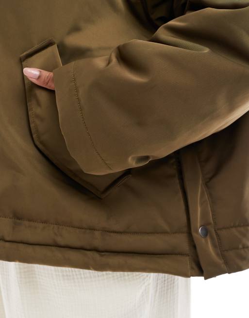 ASOS DESIGN Curve – MA1 – Kakigrön, stilren bomberjacka, 4 av 4