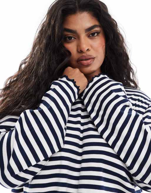 ASOS DESIGN Curve - Maglietta a maniche lunghe a righe bianche e blu navy con orlo smerlato, 3 di 4