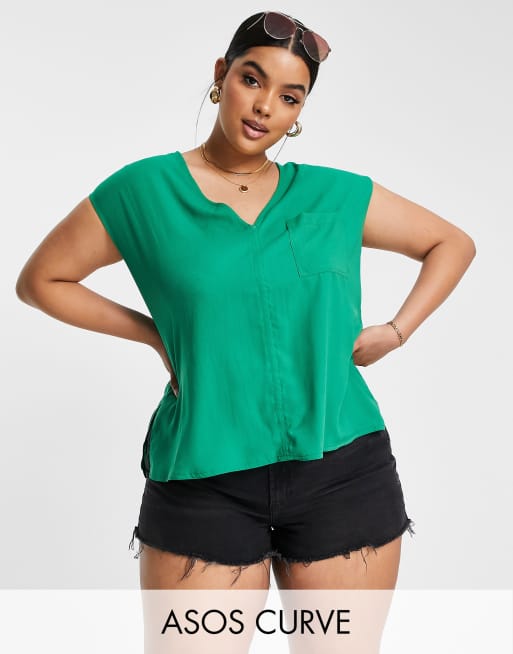 ASOS DESIGN Curve - Maglietta verde con tasca e taglio lungo sul retro