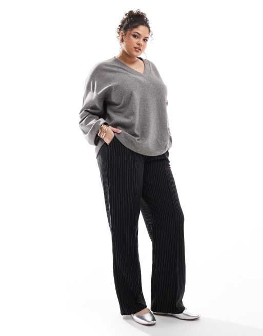ASOS DESIGN Curve - Maglione morbidissimo oversize grigio antracite con scollo a V, 2 di 4