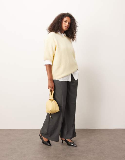 ASOS DESIGN Curve - Maglione t-shirt soffice girocollo color latticello, 2 di 4