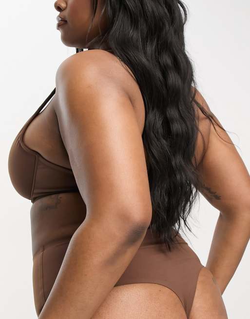 ASOS DESIGN Curve - Marina - Udglattende højtaljet G-streng i brun, 2 af 4