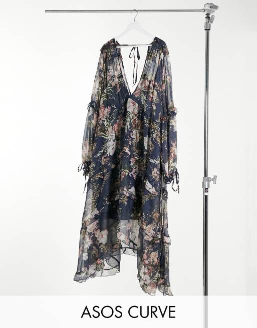 ASOS DESIGN Curve - Marineblå, rynket midikjole i lagdelt design med blomsterprint og flæsekanter