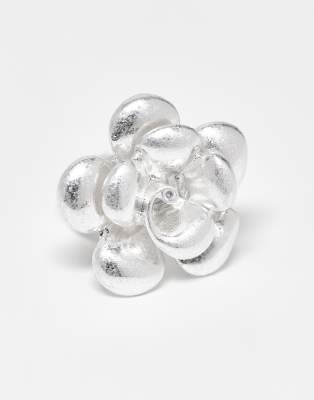 ASOS DESIGN Curve - Markanter Ring in Silberoptik mit Blumendesign